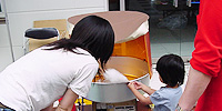 綿菓子機を使用している様子
